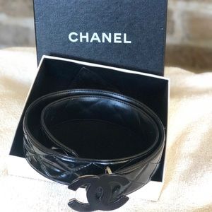Authentic Quilted patent leather Chanel CC belt